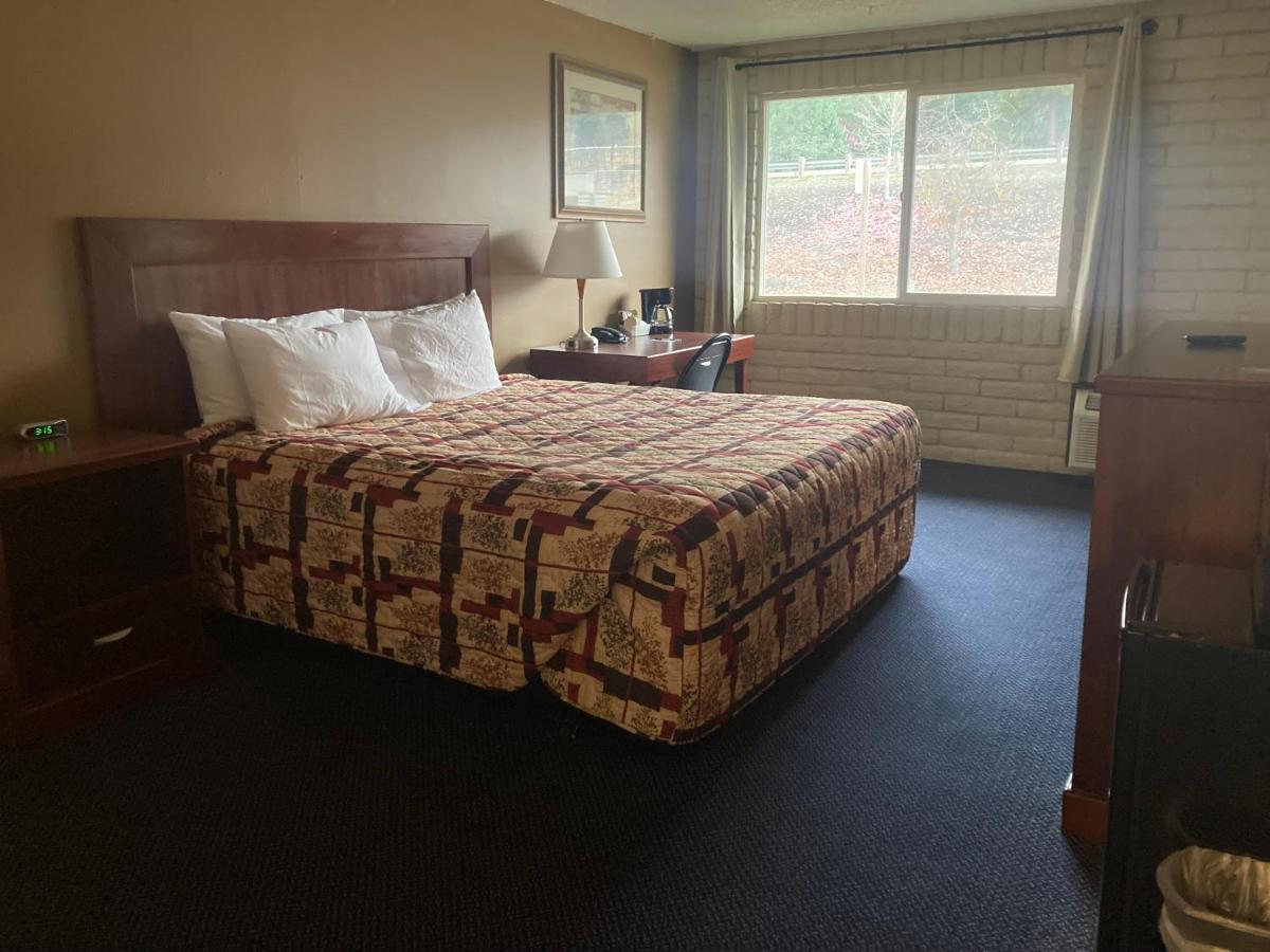 Travelodge By Wyndham Canyonville Exterior photo